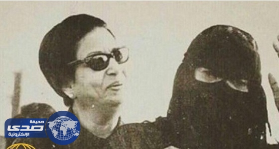 نشطاء يتداولون صورة نادرة لأم كلثوم تجمعها بشاعرة كويتية