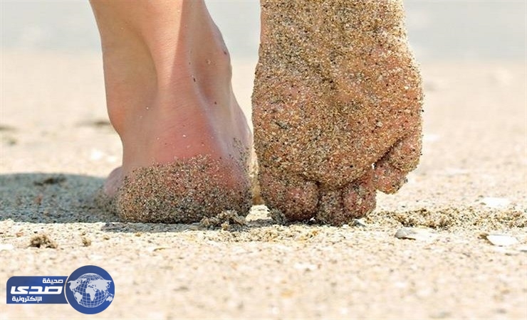 طريقة جديدة للتخلص من ألتصاق الرمال في قدمك على الشاطئ