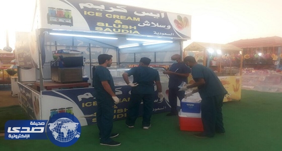 بالصور.. حملة مكثفة للتفتيش على محلات تقديم الوجبات الخفيفة في مهرجانات خميس مشيط