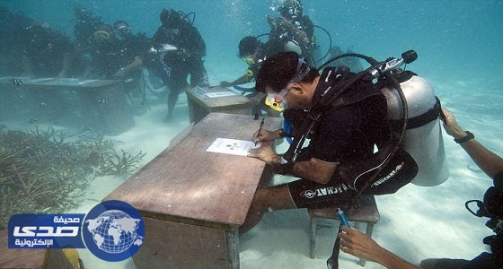 بالصور.. أول اجتماع وزاري في العالم تحت الماء