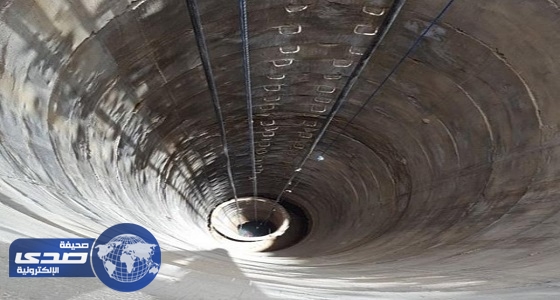 مدني بيشة ينقذ عاملا من بئر زراعية