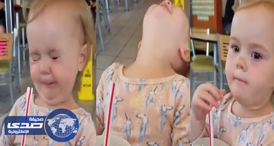 بالفيديو.. طفلة تتناول المشروبات الغازية لأول مرة