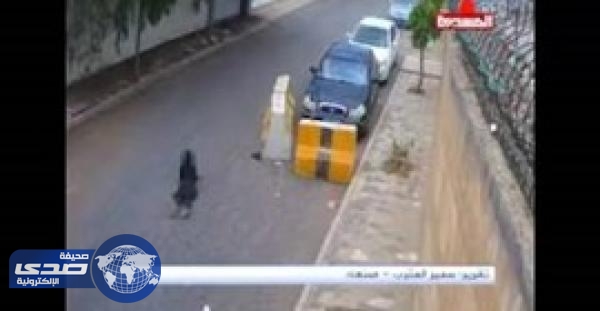 بالفيديو.. سائق يختطف حقيبة فتاة ويسحلها خلفه لعشرات الأمتار