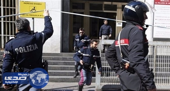 مهاجر يطعن رجل شرطة في محطة قطارات ميلانو