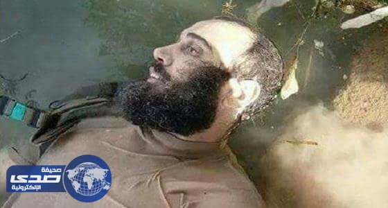 بالصور.. مقتنيات القيادي الداعشي الهارب أبو حفصة السعودي