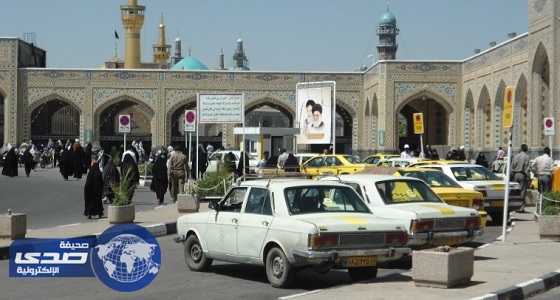 محل تجاري في إيران يظهر معاداته للعرب بلافتة عنصرية