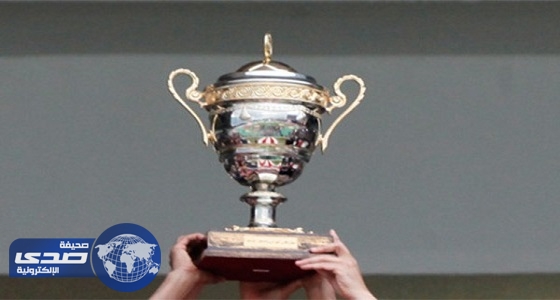 رئيس الحكومة الجزائري يسلم «كأس الجمهورية» لقائد فريق «شباب بلوزداد»