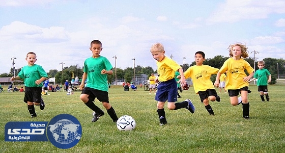 دراسة: ممارسة الصبية لكرة القدم يعزز من نمو عظامهم