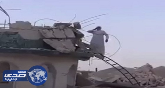 بالفيديو.. رفع الأذان على ركام مساجد الموصل