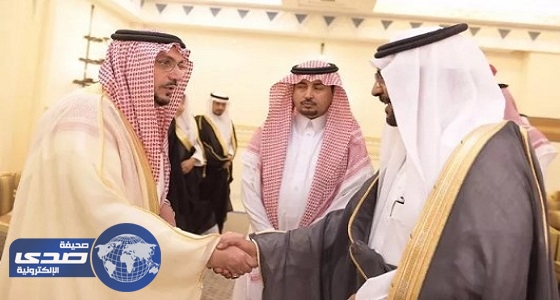 أمير القصيم يستقبل جموع المعزين في وفاة الأمير عبد الرحمن