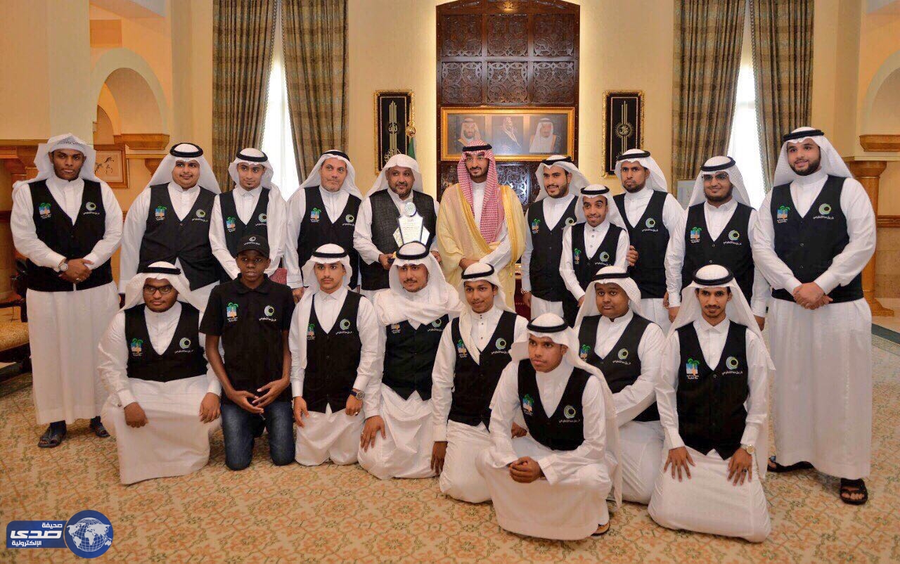 نائب أمير مكة يكرم مبدعي حي العمرة لتميزهم في تقديم البرامج التطوعية