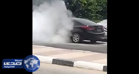 ⁠⁠⁠⁠⁠بالفيديو.. اشتعال النيران بسيارة بسبب ارتفاع الحرارة في مصر