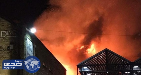 70 رجل إطفاء يكافحون لإخماد حريق اندلع داخل سوق شعبي في لندن