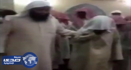 بالفيديو.. خالد بن طلال يتكفل بنفقات طفل غادر المملكة بسبب رسوم المرافقين