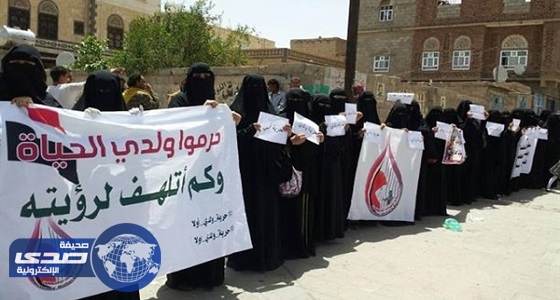 حوثيات يعتدين بالضرب على أمهات المختطفين في صنعاء