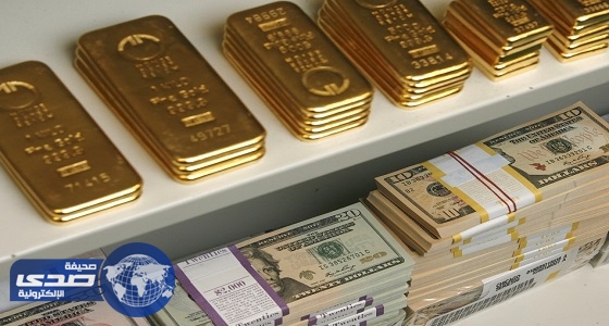 العثور على حقيبة فيها آلاف الدولارات و 22 سبيكة ذهبية أسفل شجرة