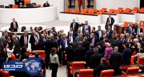 اعتصام المعارضة التركية اعتراضا على تقييد البرلمان