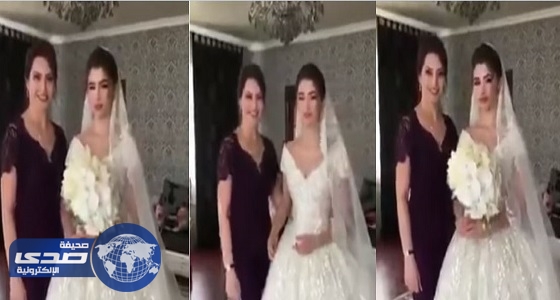 بالفيديو.. مصور يظن أٌم العروس شقيقتها الصغرى لجمالها ورشاقتها