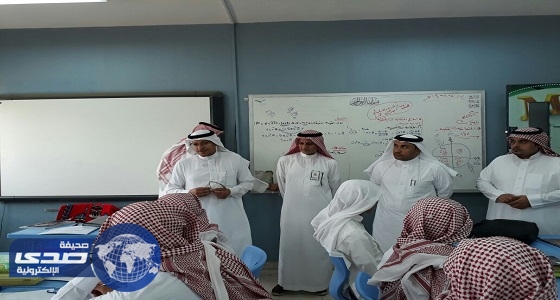 بالصور.. جولة مدير عام المناهج في مدارس المخواة