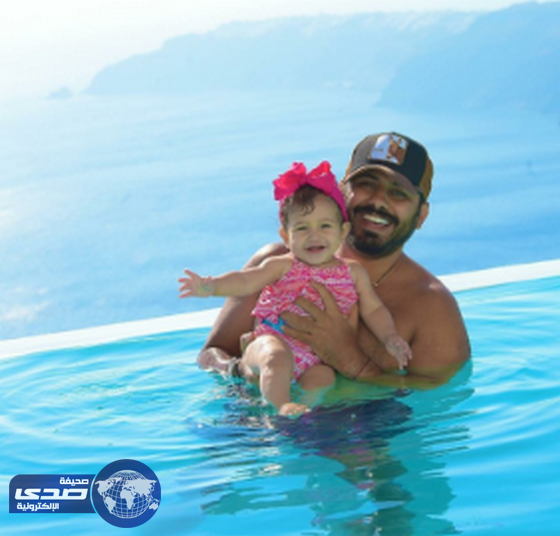 عبدالله بوشهري مع ابنته في جزيرة هاواي..