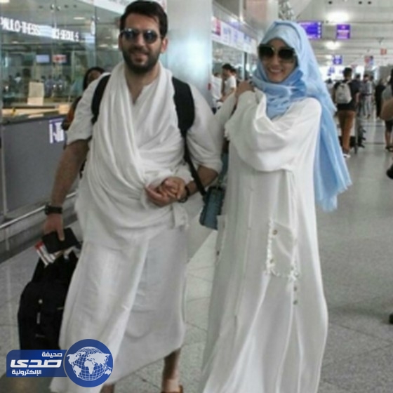 الممثل التركي مراد يلدرم وزوجته يؤديان مناسك الحج..