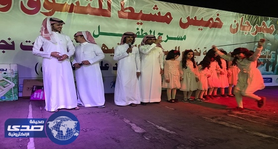 بالصور.. ” الفصلا وآل مخلص ” يمتعان زائري مهرجان خميس مشيط