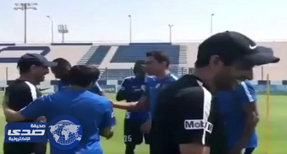 لاعبو الهلال يحتفلون بعيد ميلاد دياز.. ومرسيدس هدية للمدرب