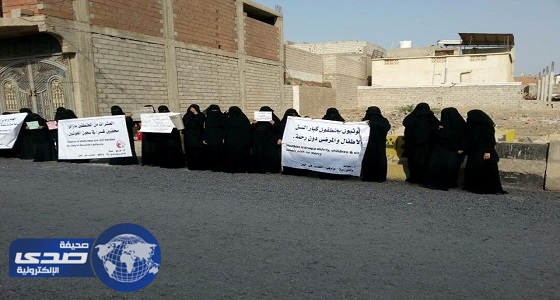 بالصور.. وقفة احتجاجية لأمهات المختطفين قسريا غرب اليمن