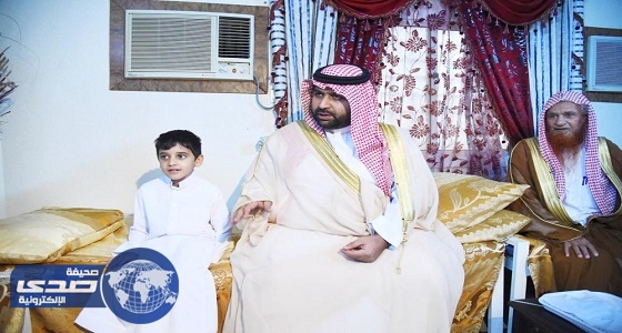 القيادة توفد أمير جازان بالنيابة لعزاء ذوي الشهيدين الهروبي والدغري