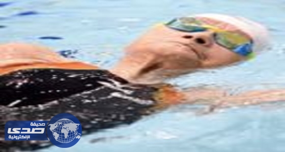 بالفيديو.. مٌسنه &#8221; مئوية &#8221;  تسبح لمسافة 1500 متراً خلال ساعة