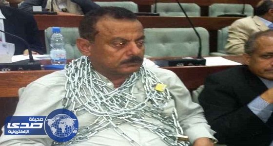 برلماني يهدد بالإضراب عن الطعام حتى يصرف الحوثي رواتب الموظفين