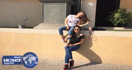 بالفيديو.. لٌجين عمران وشقيقتها تُثيران ضجة بطرافتهما