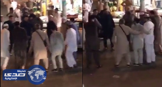 بالفيديو.. طقوس صوفية تمارس في أحد شوارع مكة