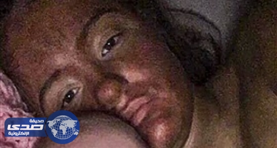 بالصور.. كريم تسمير يحول وجه فتاة لشيكولاته