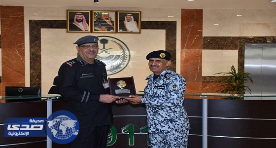 مدير كلية الملك فهد الأمنية يزور مركز العمليات الموحد 911 في مكة
