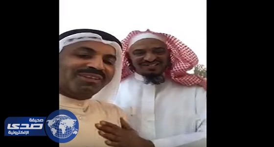 بالفيديو.. إمام مسجد بعنيزة يعزي في الفنان الكويتي عبد الرضا