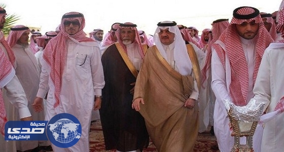 أمير الشرقية يعزي في وفاة الشيخ خزيّم السهلي