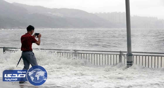 بالصور.. إعصار ” هاتو ” المدمر يضرب الصين ويصيبها بالشلل