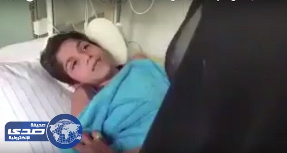 بالفيديو.. &#8221; قاھر المستحیل الخليجي &#8221; يهدي والدته أغنية من مستشفى في ألمانيا