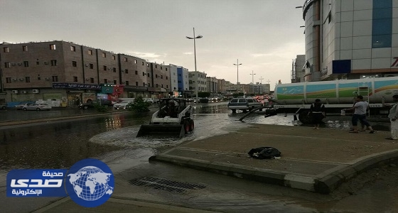 بالصور.. إزالة 100 ألف طن من تجمعات مياه الأمطار بالطائف