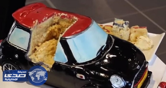 بالفيديو.. كعكة على هيئة سيارة يمكن التحكم بها عن بُعد