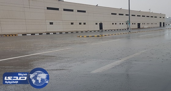 بالصور والفيديو.. هطول أمطار خفيفة ومتوسطة على مشعر منى