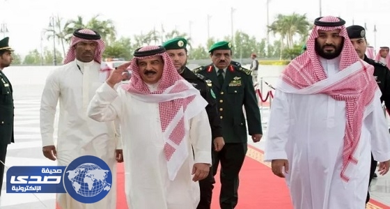 ملك البحرين يؤكد وقوف بلاده إلى جانب المملكة في تصديها للإرهاب