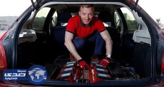 بالصور.. أول سيارة في العالم تعمل على بطاريات المعدات الهيلتي في دبي