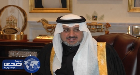 الأمير فهد بن سلطان يواسي أسرة مدير جامعة تبوك في وفاته