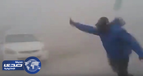 بالفيديو.. أمريكي مهووس بالسيلفي يتحدى إعصار إيرما