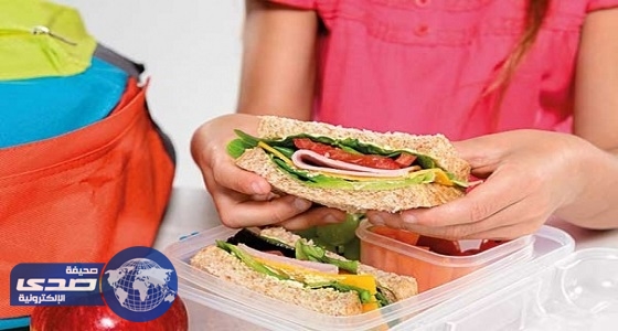 خبيرة تغذية تنصح بـ4 أشياء ضرورية في حقيبة غذاء الطالب