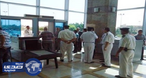 توقيف مواطن في مطار القاهرة بتهمتي التهريب والرشوة