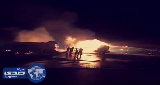 بالفيديو.. اندلاع حريق هائل في ناقلة بنزين بطريق &#8221; الرياض- القصيم &#8220;