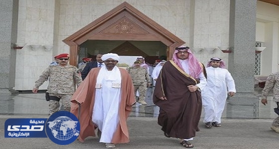 بالصور.. رئيس السودان يغادر المدينة المنورة